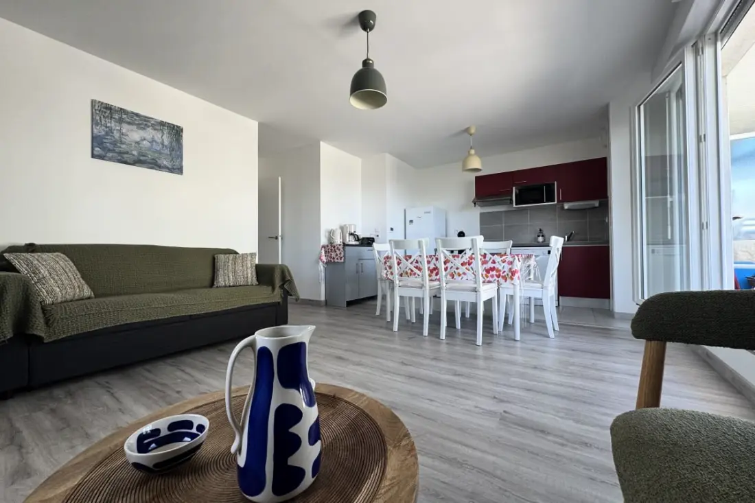 Appartement 2 Chambres Avec Balcon, Proche Mer