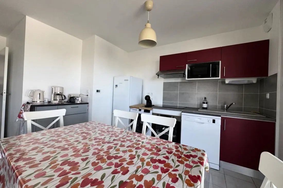 Appartement 2 Chambres Avec Balcon, Proche Mer