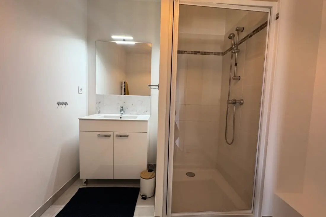 Appartement 2 Chambres Avec Balcon, Proche Mer