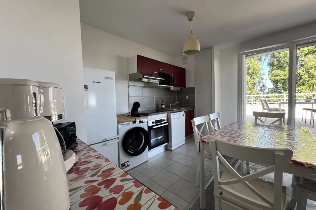 Appartement 2 Chambres Avec Balcon, Proche Mer