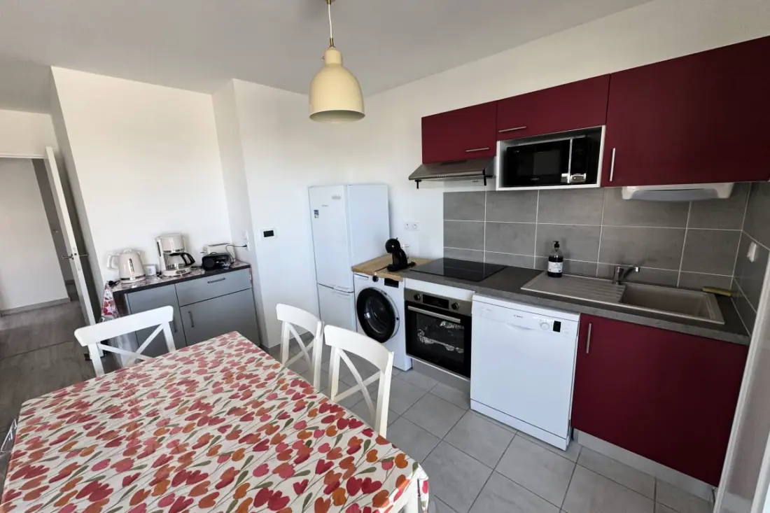 Appartement 2 Chambres Avec Balcon, Proche Mer
