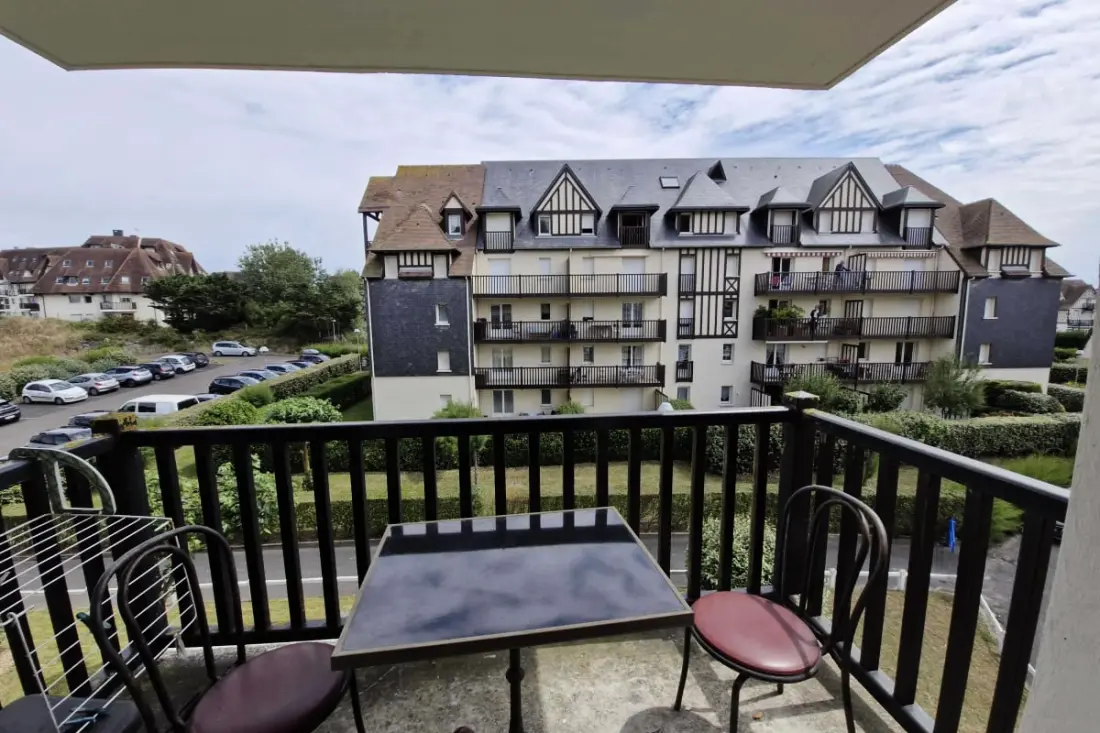 T2 Avec Un Balcon à Côté De La Plage De Cabourg