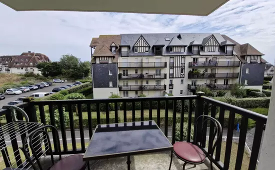 T2 Avec Balcon à Deux Pas De La Plage De Cabourg