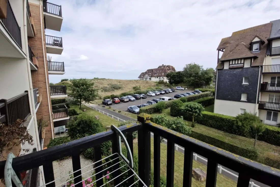 T2 Avec Un Balcon à Côté De La Plage De Cabourg
