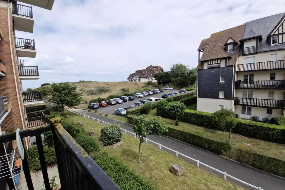 T2 Avec Un Balcon à Côté De La Plage De Cabourg