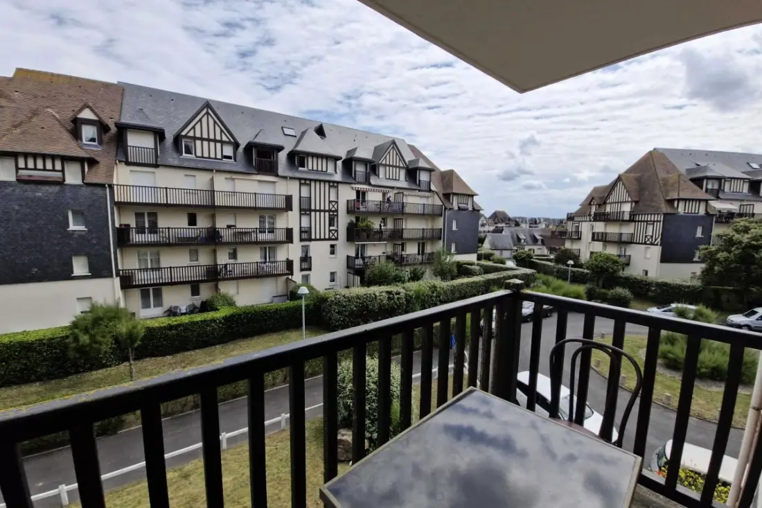 T2 Avec Un Balcon à Côté De La Plage De Cabourg