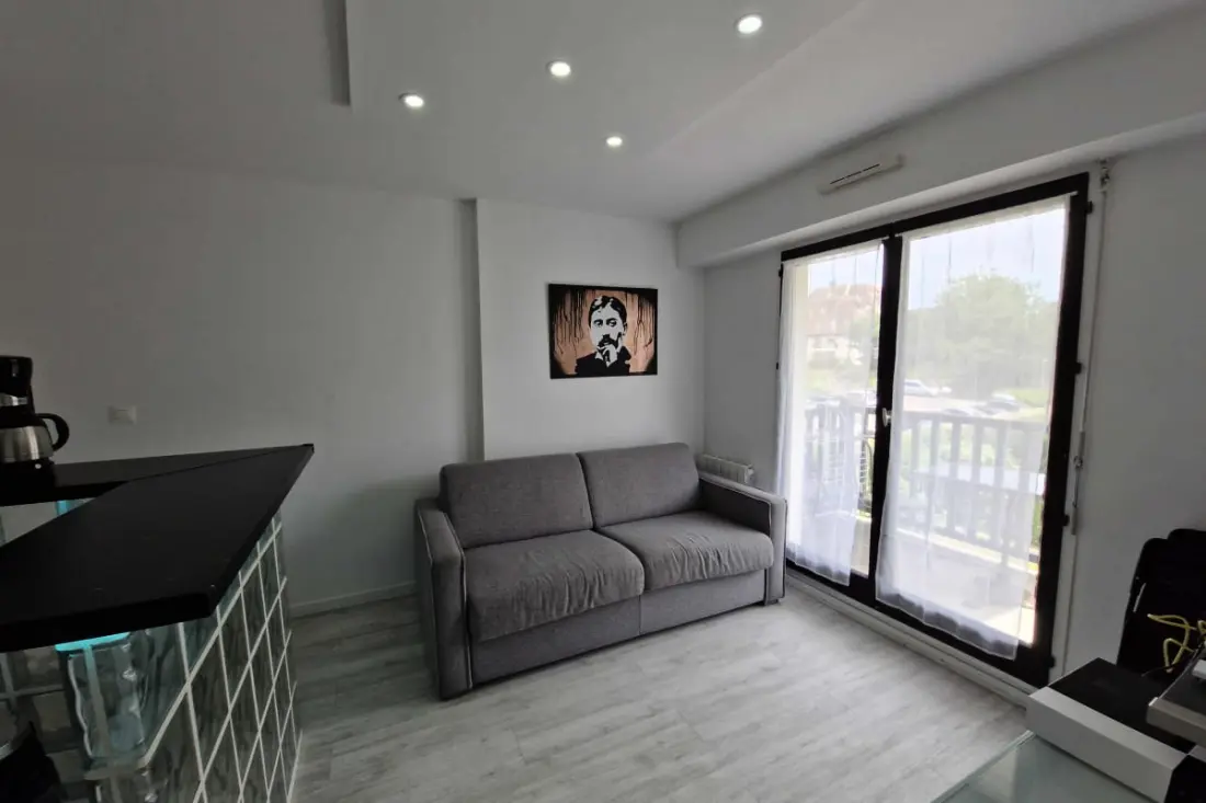 T2 Avec Un Balcon à Côté De La Plage De Cabourg