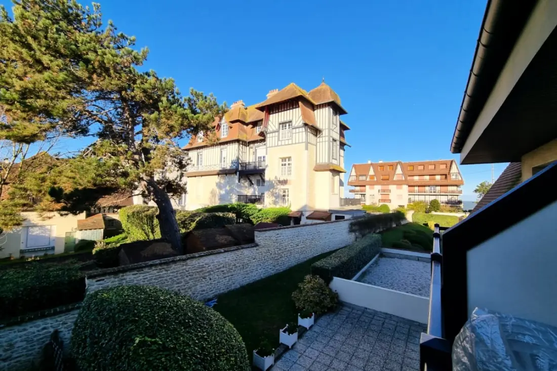 Très Bel Appartement Avec Balcon à Cabourg