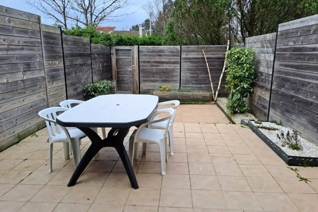 Maisonnette Lumineuse Avec Terrasse Et Jardin