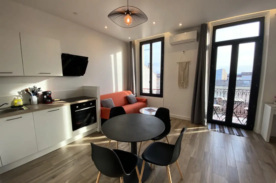 06cj : Bel Appartement Au Coeur De Cannes