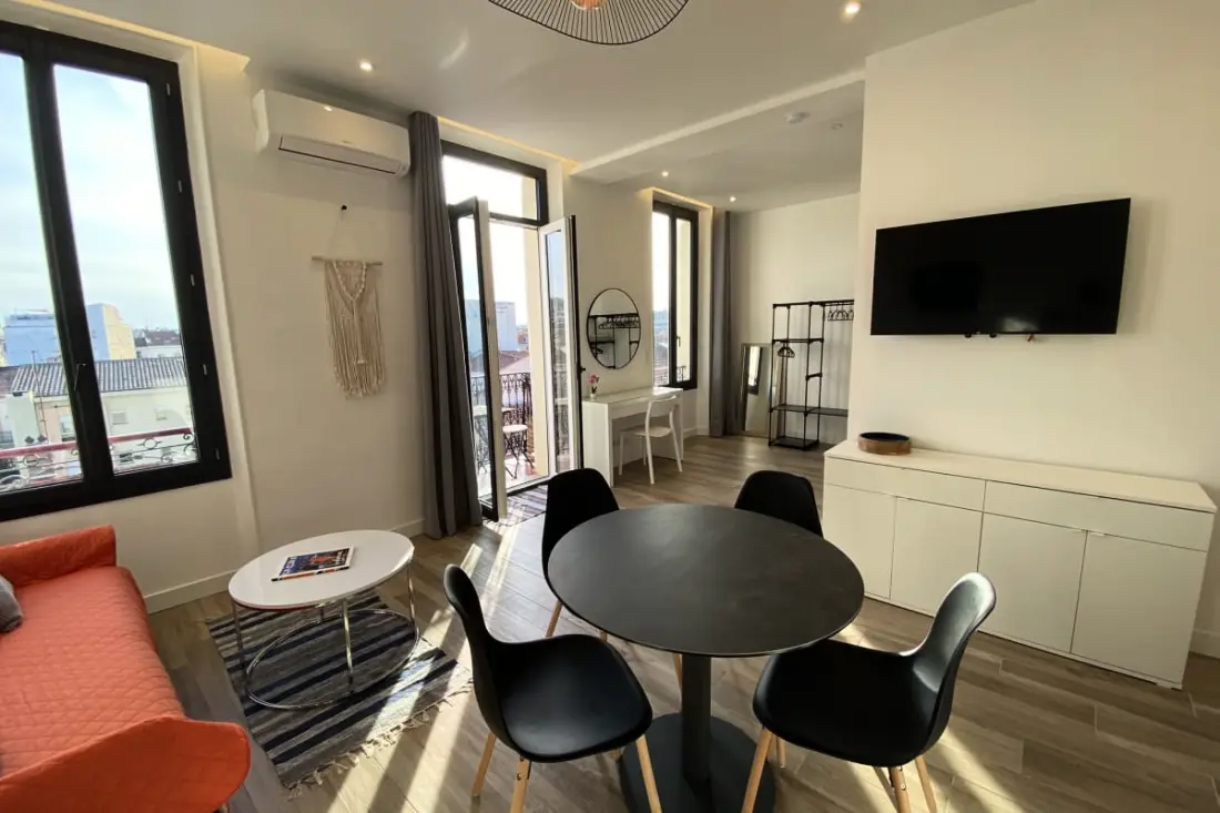 06cj : Bel Appartement Au Coeur De Cannes