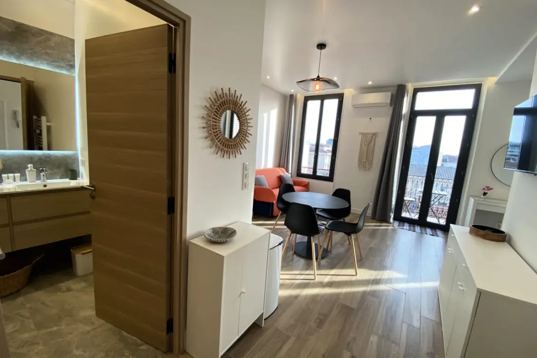 06cj : Bel Appartement Au Coeur De Cannes