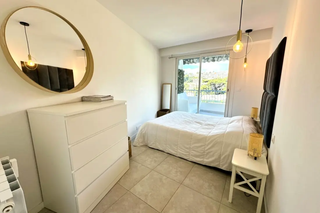 Appartement Chaleureux Avec Terrasse à Cannes