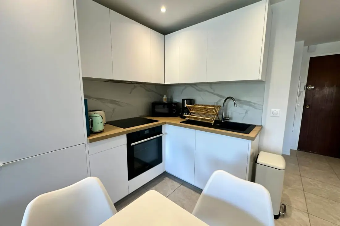Appartement Chaleureux Avec Terrasse à Cannes
