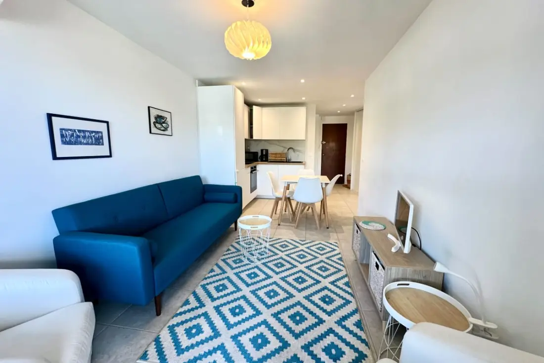 Appartement Chaleureux Avec Terrasse à Cannes