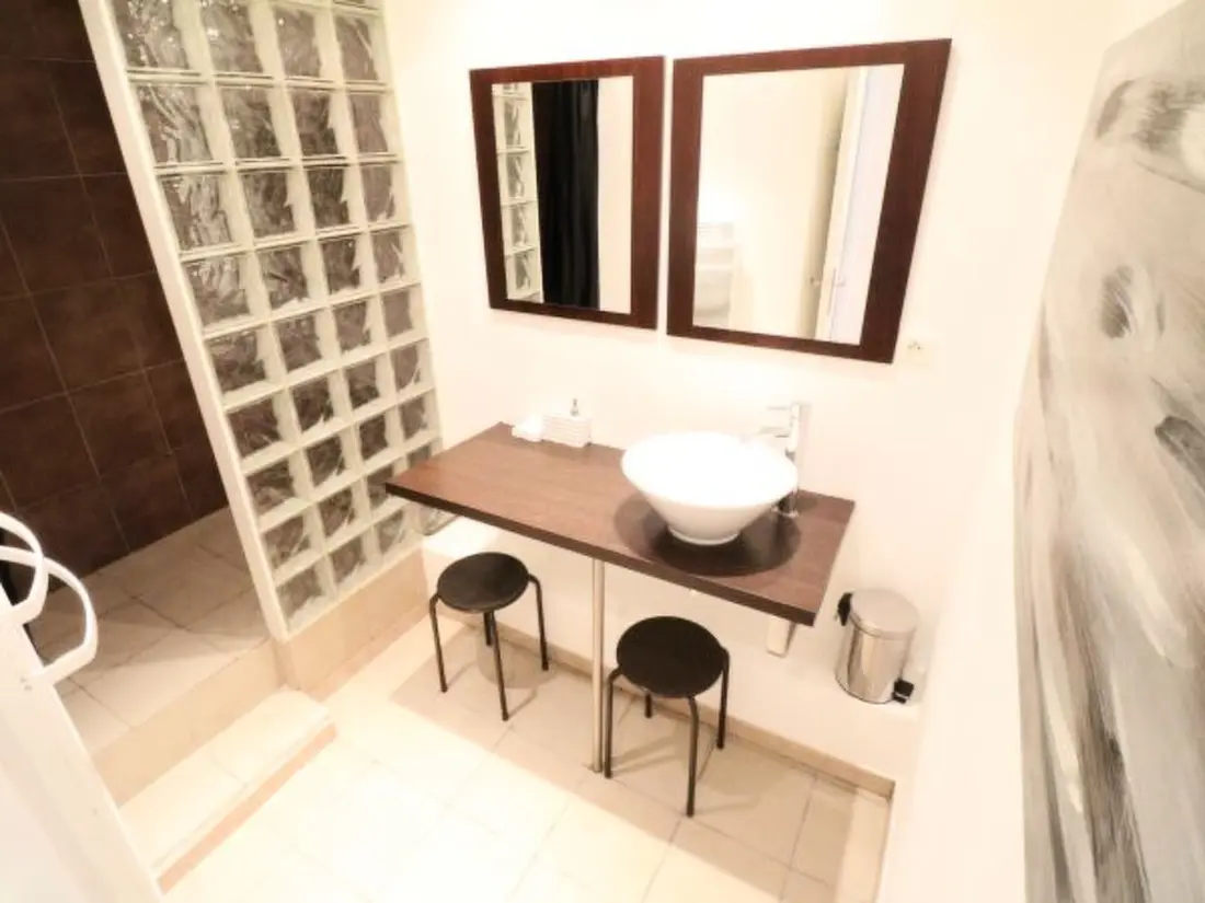 Résidence 1 bedroom, 2 mins from the Palais. Joffre 263