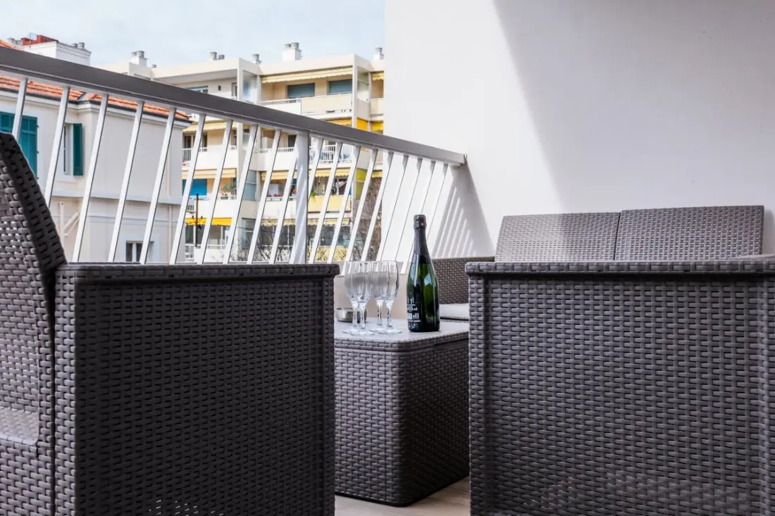 Résidence 2 Pièces  Terrasse à 8min à Pied Du Centre Parking