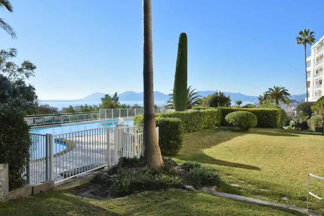 Résidence 2p Avec Terrasse, Vue Mer, Piscine Et Parking