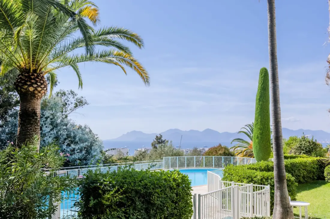 Résidence 2p Avec Terrasse, Vue Mer, Piscine Et Parking