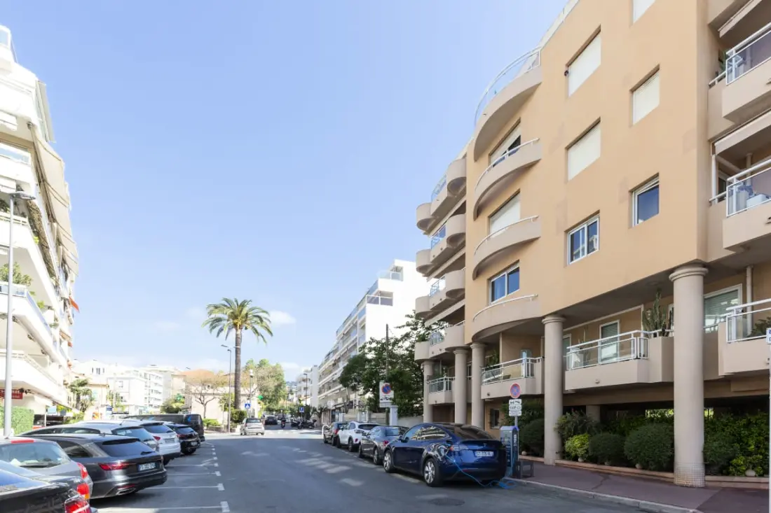 Résidence Palm Beach • 4 Pièces Avec Terrasse &amp; Parking • Plages à Pied