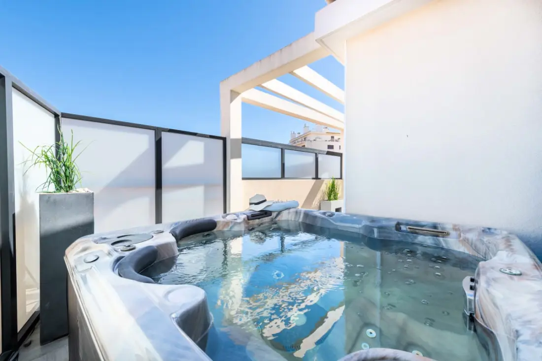 Résidence 4p Rooftop Avec Jacuzzi &amp; Parking, Cannes