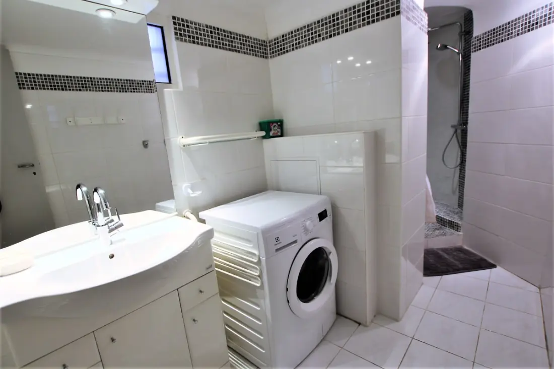 Résidence Appartement 3 Chambres 145 M2 Face à La Mer Avec Accès Privé à La Mer