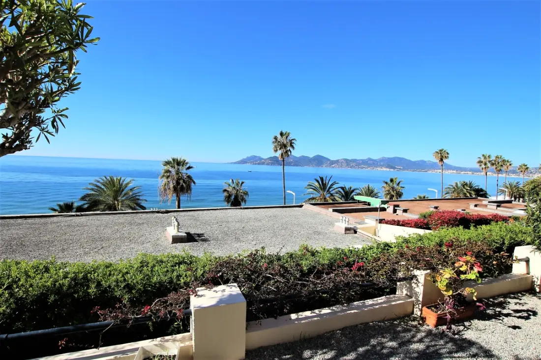 Résidence Appartement 3 Chambres 145 M2 Face à La Mer Avec Accès Privé à La Mer
