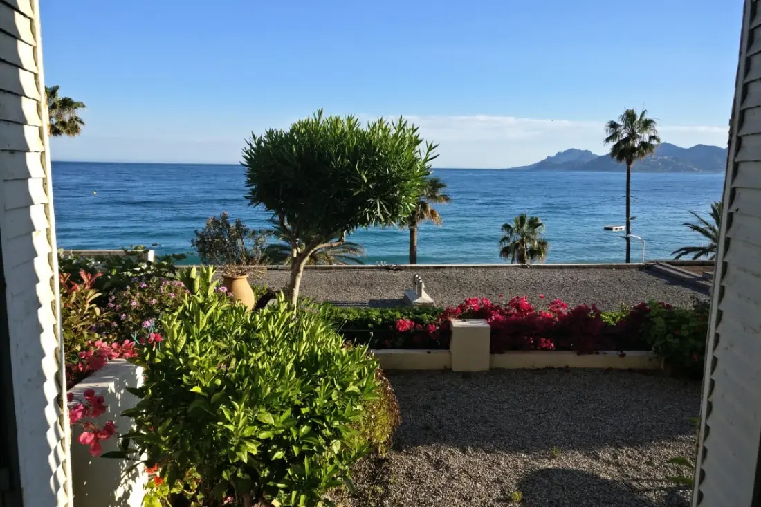 Résidence Appartement 3 Chambres 145 M2 Face à La Mer Avec Accès Privé à La Mer