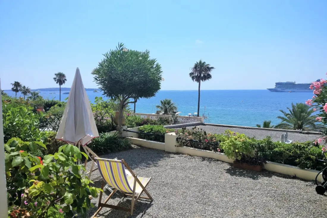 Résidence Appartement 3 Chambres 145 M2 Face à La Mer Avec Accès Privé à La Mer
