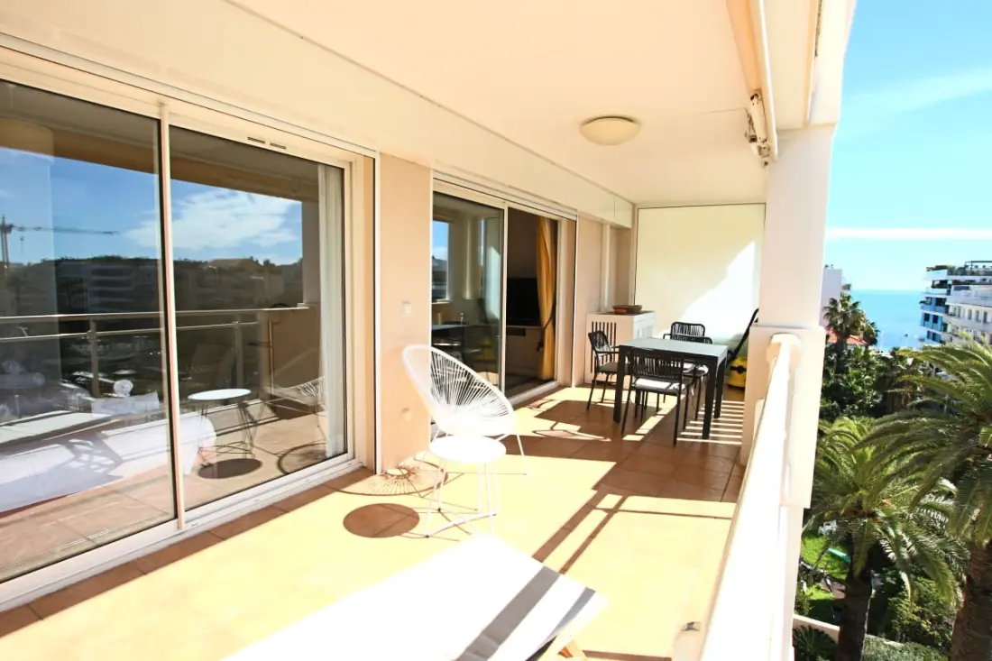 Résidence Appartement 2 Chambres / 2 Salles De Bain / Vue Dégagée