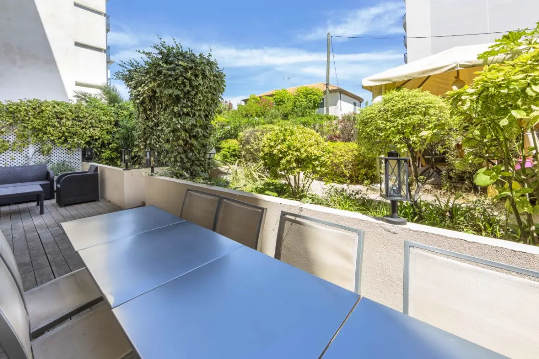 Résidence Appartement 2 Chambres / 2 Salles De Bains/double Terrasses Avec Jardin