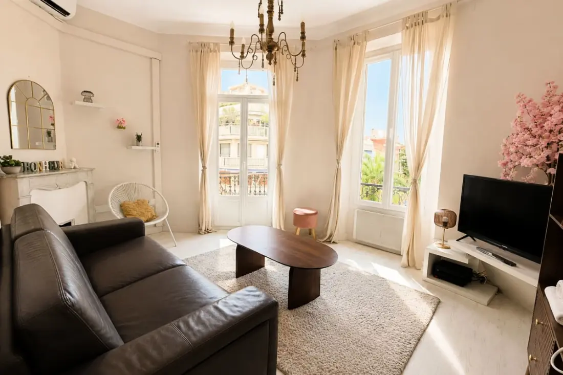 Résidence Appartement 39 M2 En Plein Centre Ville De Cannes, Climatisé