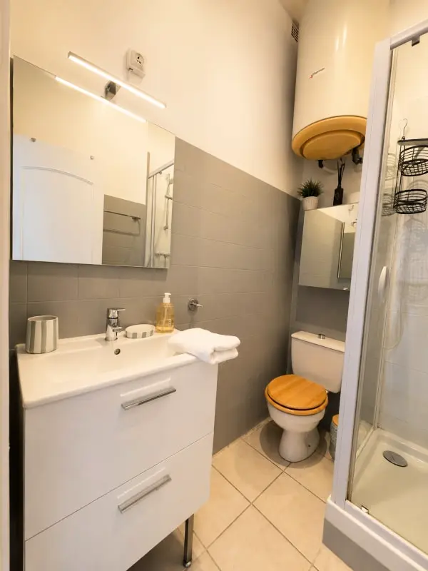 Résidence Appartement 39 M2 En Plein Centre Ville De Cannes, Climatisé