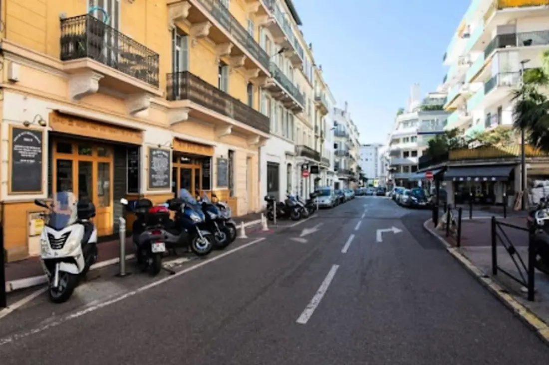 Résidence Appartement 39 M2 En Plein Centre Ville De Cannes, Climatisé