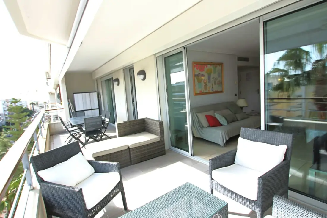 Résidence Appartement Entièrement équipé Avec Grande Terrasse / Salon D' Extérieur