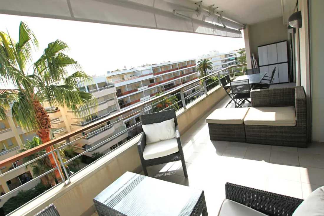 Résidence Appartement Entièrement équipé Avec Grande Terrasse / Salon D' Extérieur