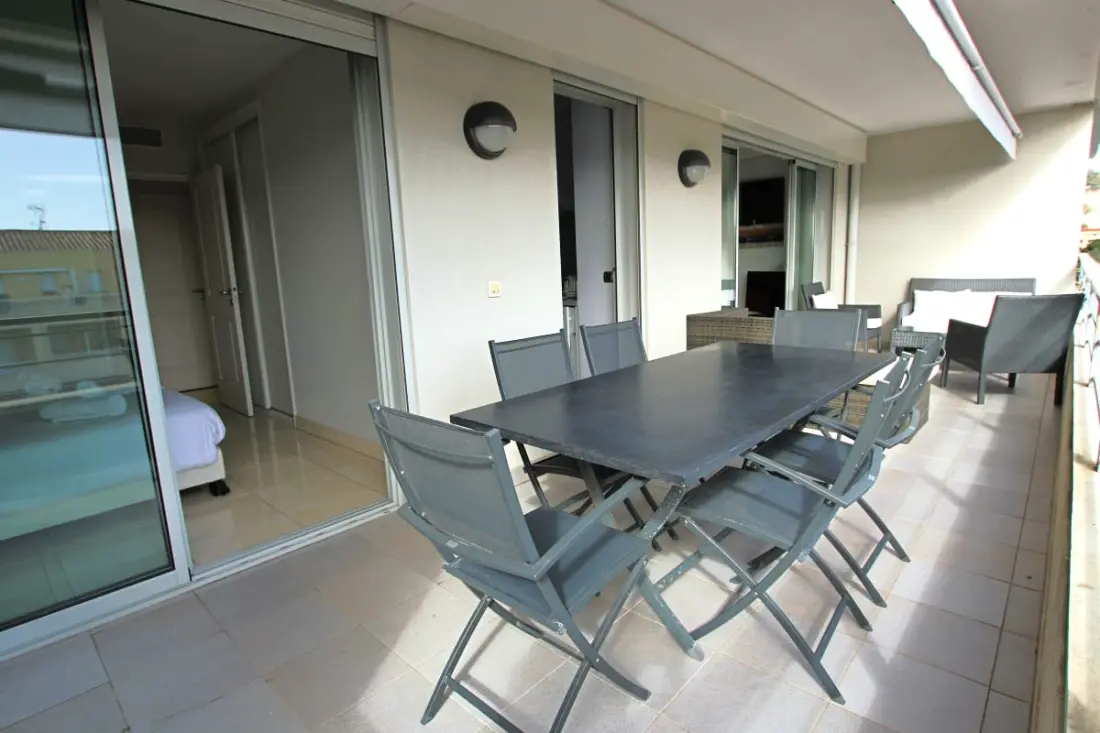 Résidence Appartement Entièrement équipé Avec Grande Terrasse / Salon D' Extérieur