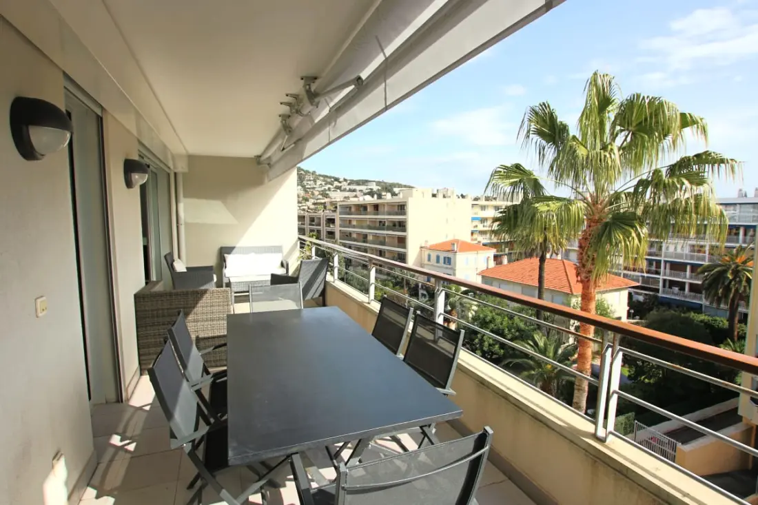 Résidence Appartement Entièrement équipé Avec Grande Terrasse / Salon D' Extérieur