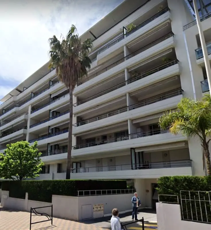 Résidence Appartement Entièrement équipé Avec Grande Terrasse / Salon D' Extérieur