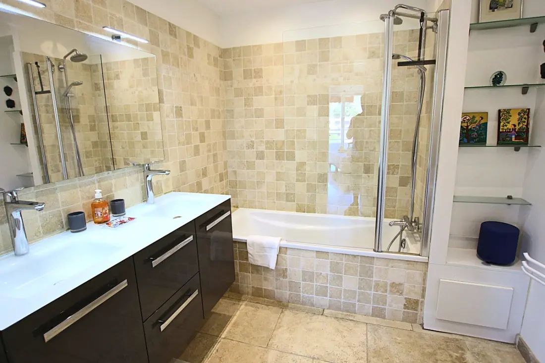 Résidence Appartement 3 Chambres Tout équipé De 105 M2 Avec Vue Mer Et Collines