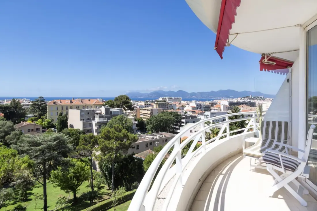 Résidence Appartement 3 Chambres Tout équipé De 105 M2 Avec Vue Mer Et Collines