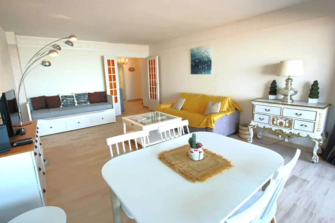 Résidence Appartement équipé De 70 M2 Face à La Mer Dans Le Quartier Du Palm Beach