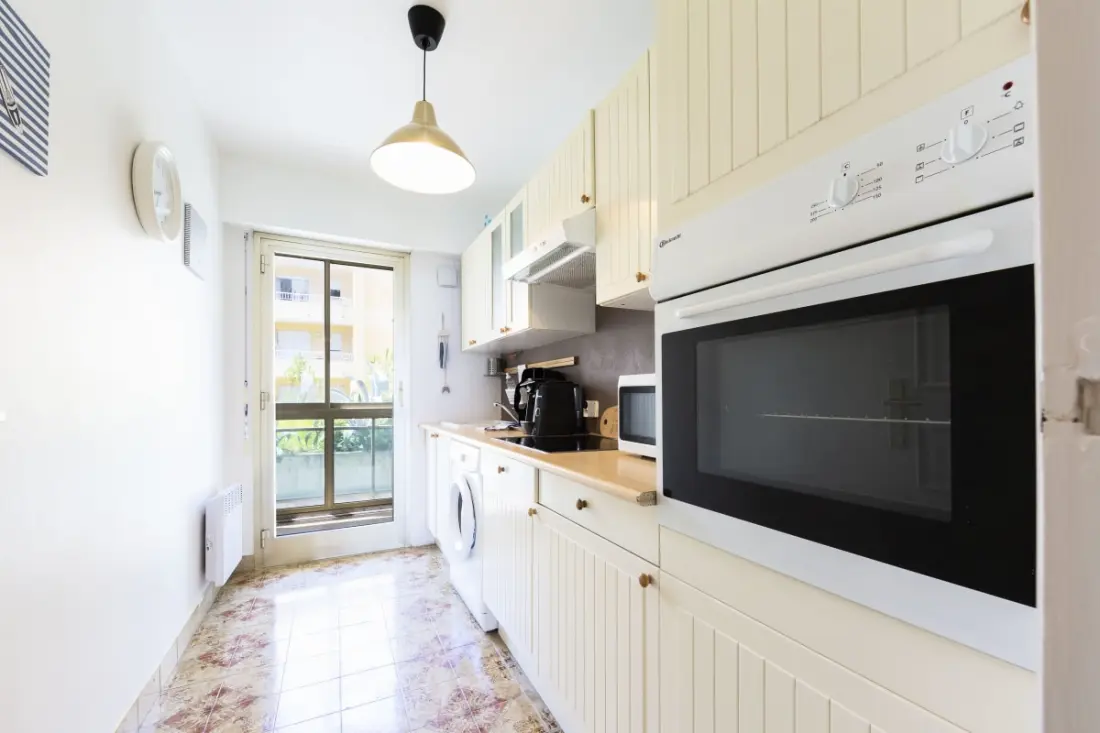 Résidence Appartement équipé De 70 M2 Face à La Mer Dans Le Quartier Du Palm Beach