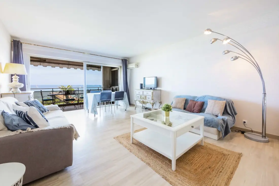 Résidence Appartement équipé De 70 M2 Face à La Mer Dans Le Quartier Du Palm Beach