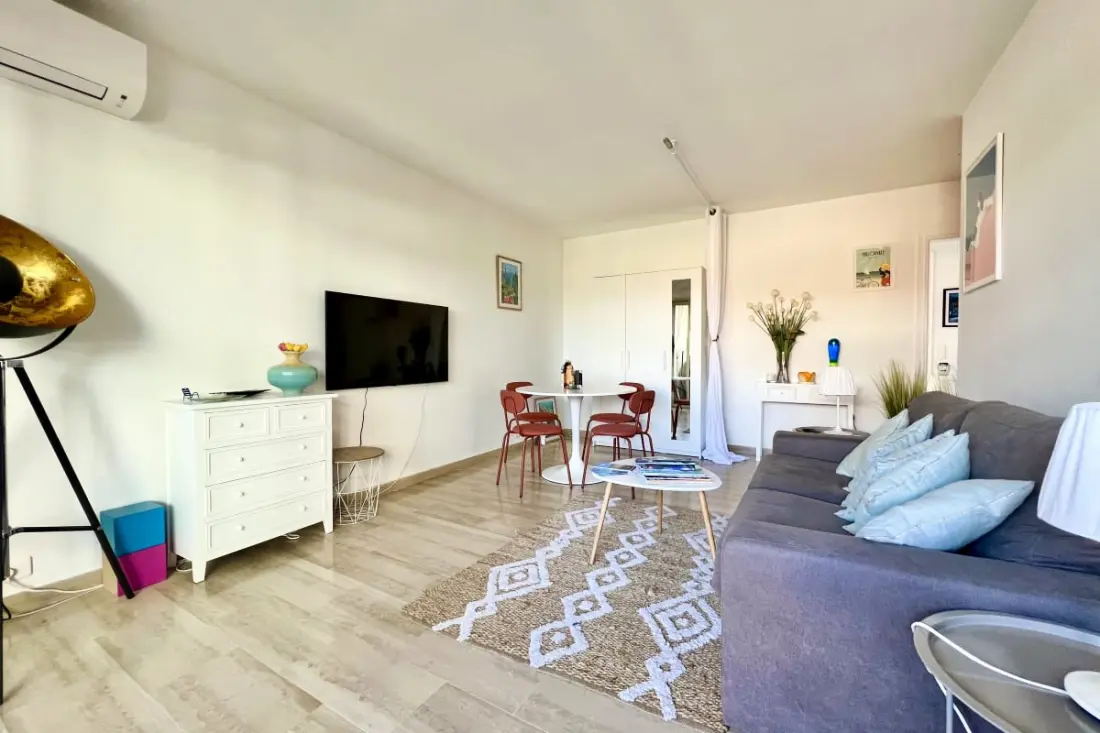 Bel Appartement Avec Terrasse Proche Croisette