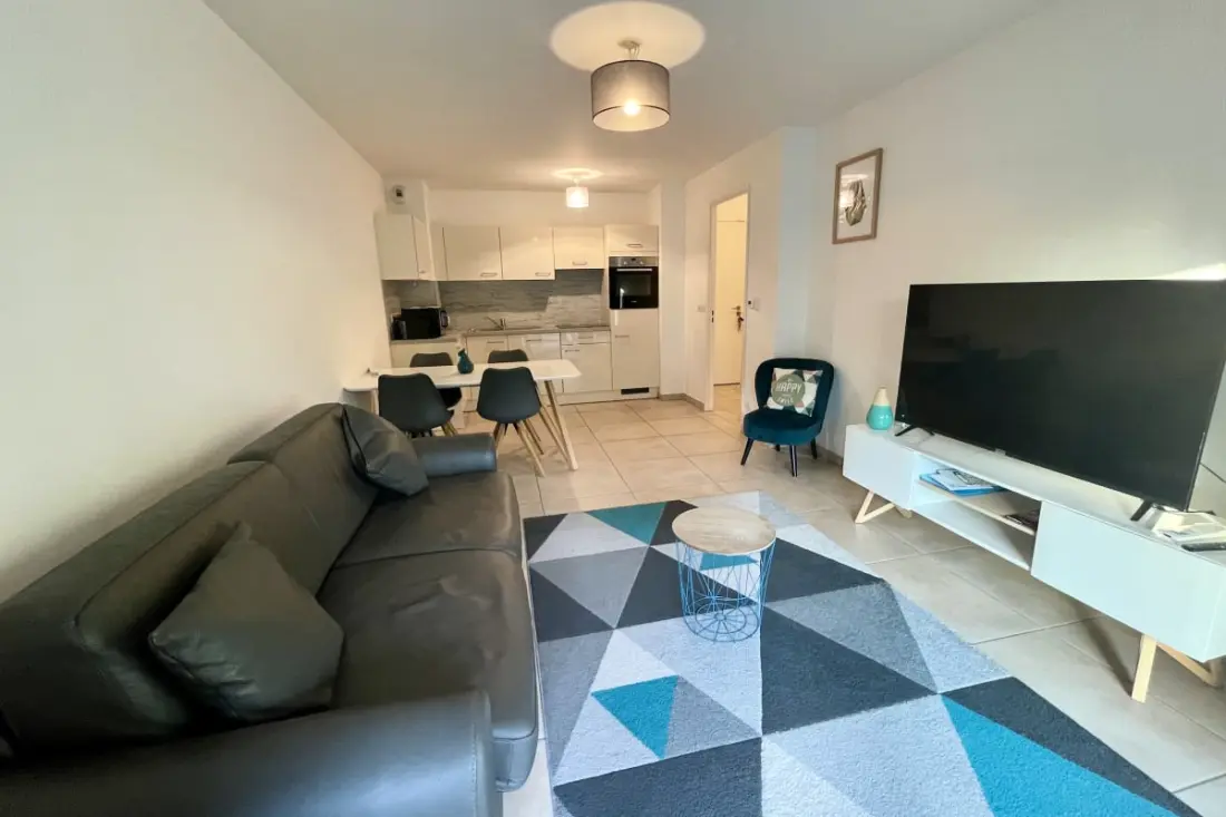 Résidence Oxford Beau  2 Pièces Dans Un Immeuble Neuf Avec Piscine Avec Parking