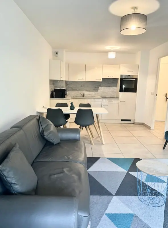 Résidence Oxford Beau  2 Pièces Dans Un Immeuble Neuf Avec Piscine Avec Parking