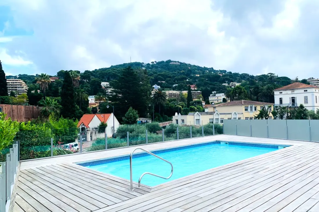 Résidence Oxford Beau  2 Pièces Dans Un Immeuble Neuf Avec Piscine Avec Parking