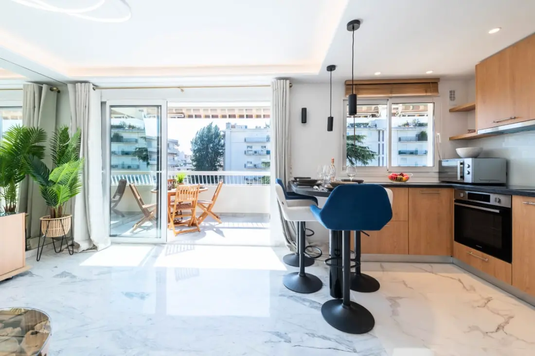 Résidence Grand 2p Rénové Terrasse Cœur De Cannes