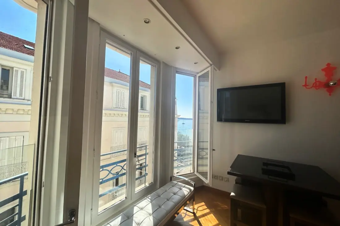 Havre De Paix Et Vue Sur La Croisette